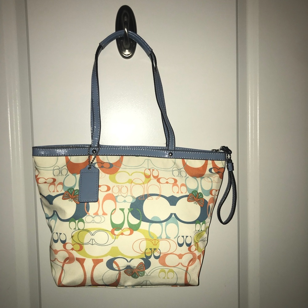 100% Authentic COACH purse shoulder bag.